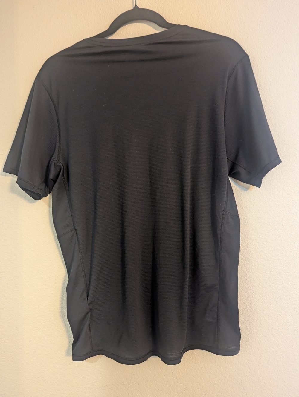 Patagonia Black Short-Sleeve Women’s Performance Tee - Picture 2 of 3